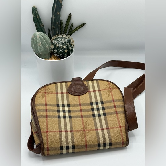 AUTHENTIC BURBERRY Crossbody Flap Ba - Picture 6 of 13